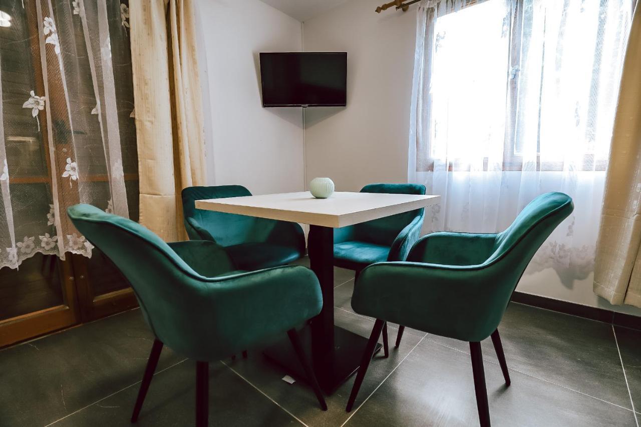 Chaty A Apartmany Hracholusky Kemp Kosatka Pnovany Екстер'єр фото